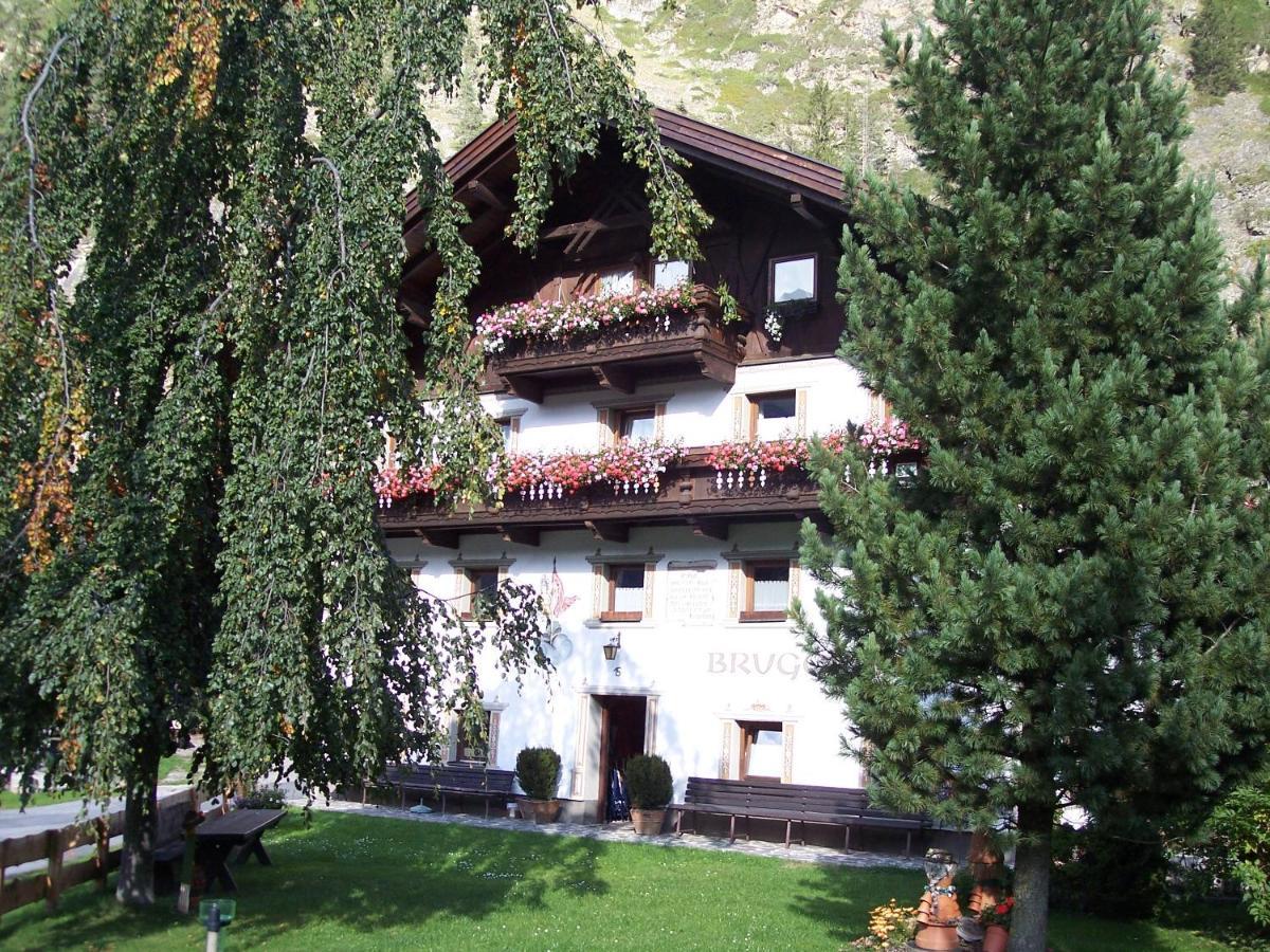 Hotel Gaestehaus Bruggerhof Längenfeld Exterior foto