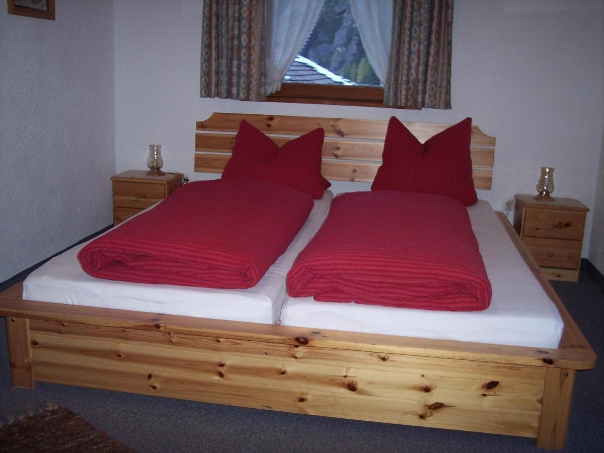 Hotel Gaestehaus Bruggerhof Längenfeld Habitación foto