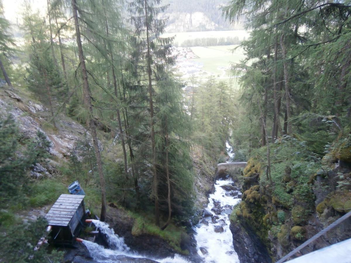 Hotel Gaestehaus Bruggerhof Längenfeld Exterior foto